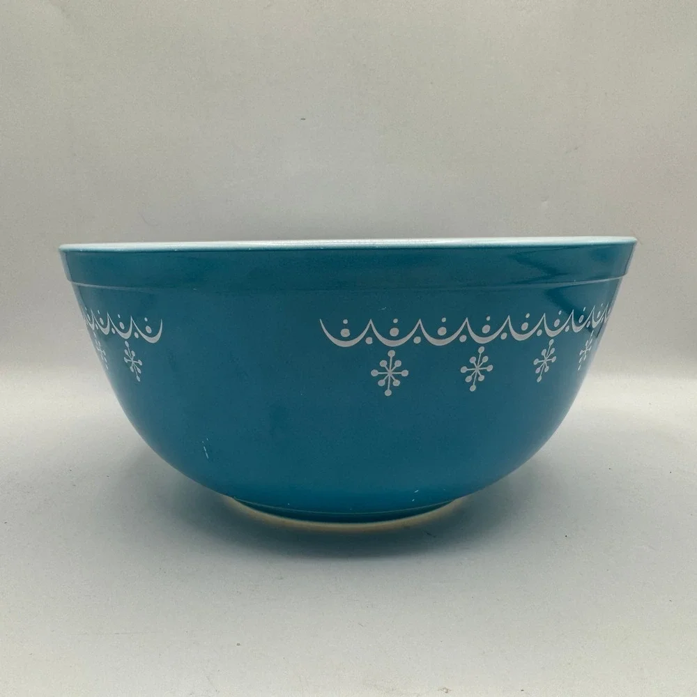 Pyrex Cinderella Snowflake Garland Mixing Bowl 2.5 Qt Blue Vintage 403 Ovenware